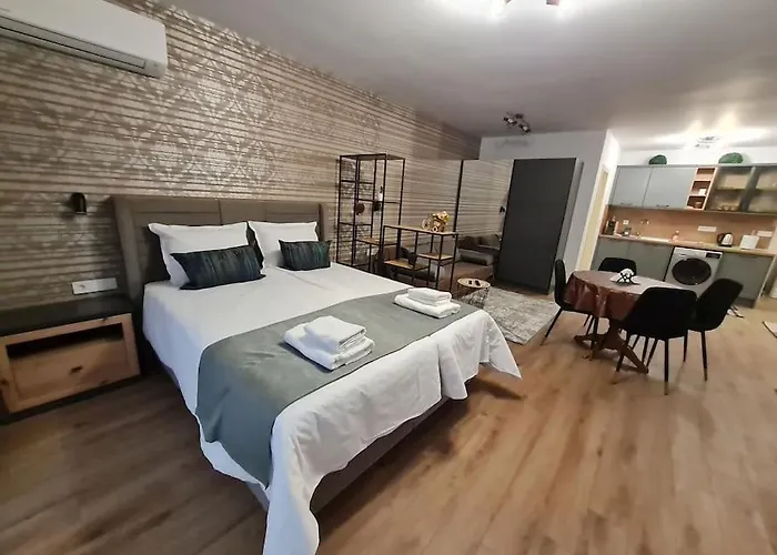 Tahoma - център וארנה